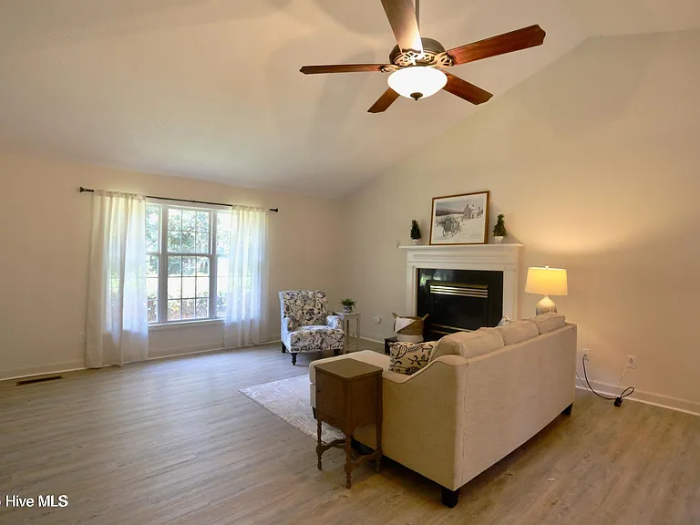 265 Longleaf Dr — Photo 7