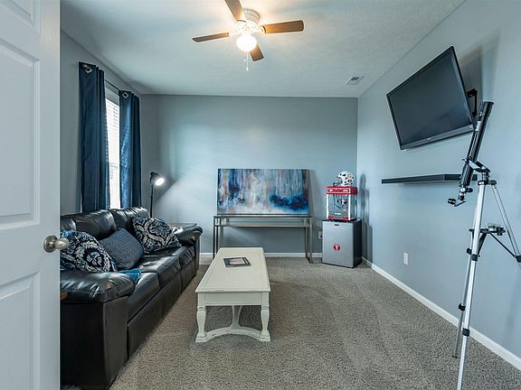 4th image of 5368 W Hoge Dr