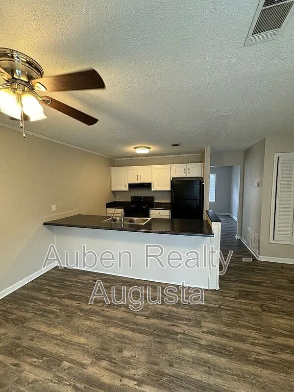 2 bed, 1.0 bath, 960 sqft, $900 — Photo 3