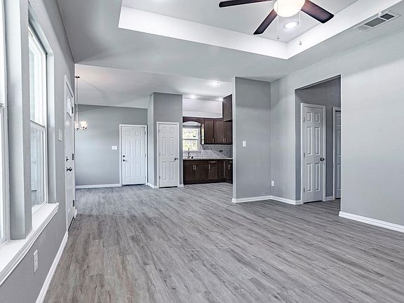 5th image of 3213 Evans Ave
