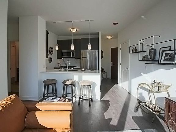 3rd image of 468 N Park St