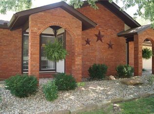 712 N Woodland Dr, Rogers, AR 72756