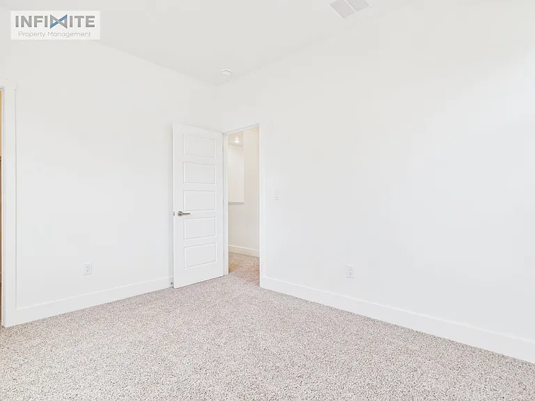 4901 Harvest Pkwy — Photo 7