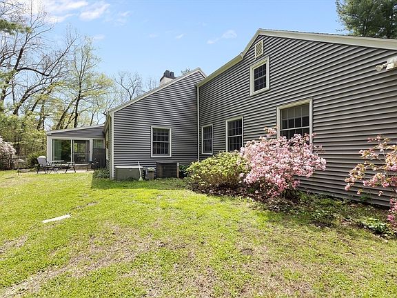 3rd image of 48 Longview St