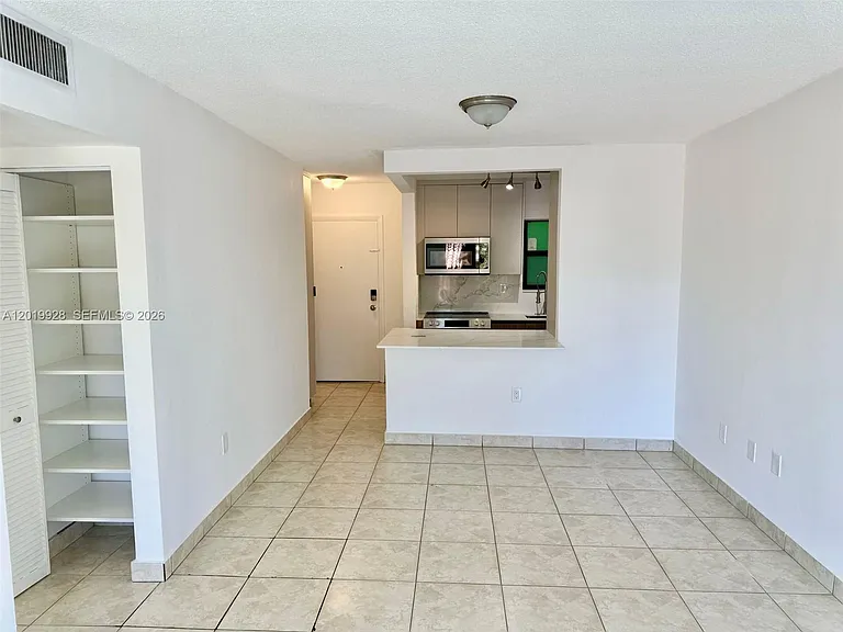 1530 SW 2nd St #304 — Photo 4