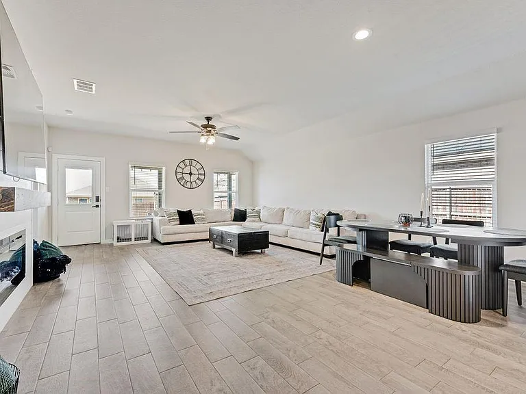 1513 Hulen Park Trl — Photo 14