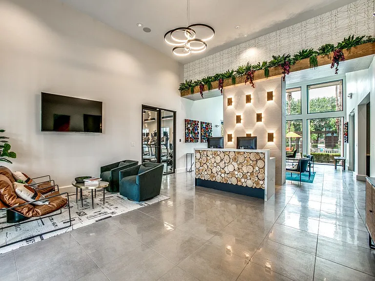 Aventura on Briar Forest — Photo 29