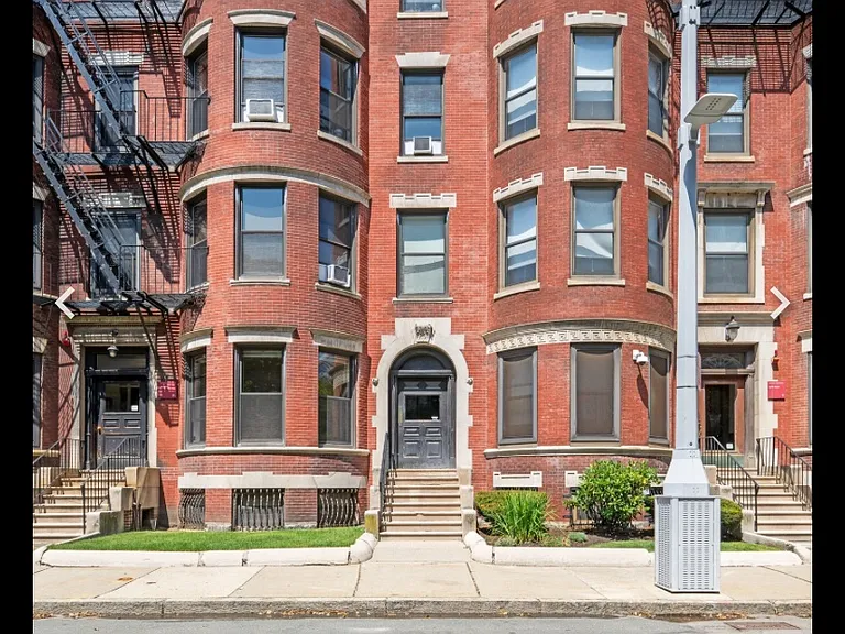 9 Buswell St #2F — Photo 1