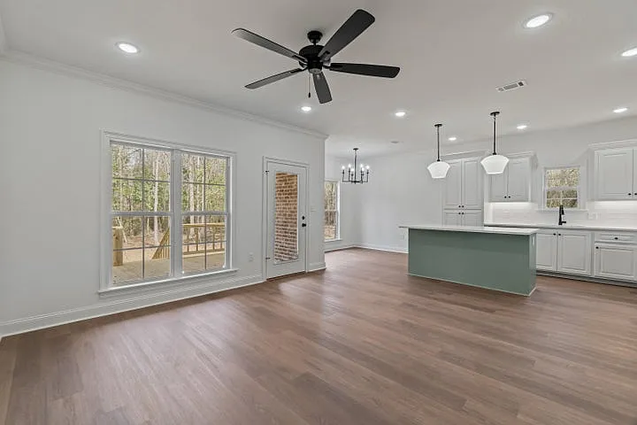 3 bed, 1578 sqft, $2,100 — Photo 2