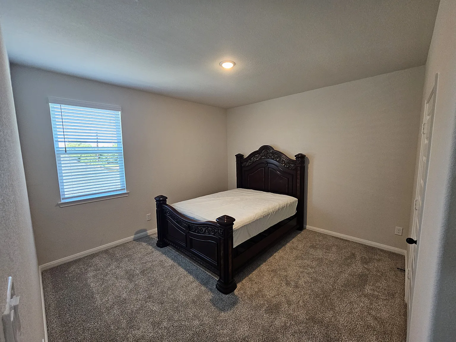 5 bed, 2719 sqft, $550 — Photo 3