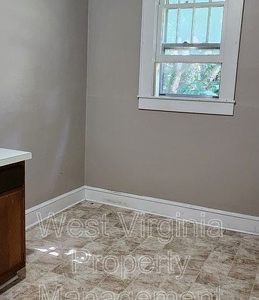3rd image of 811 N Oakwood Ave