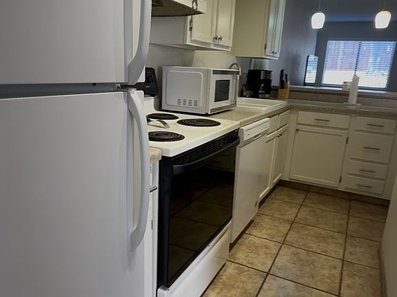 2nd image of 5200 Villa View Dr APT 4B