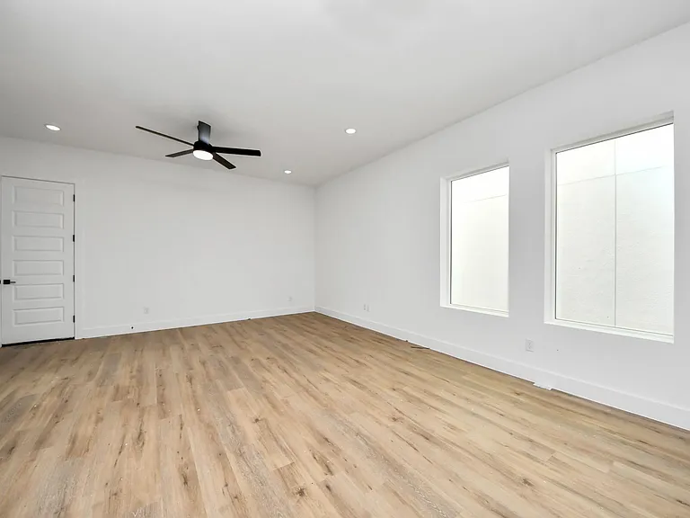 8313 Venus St — Photo 6
