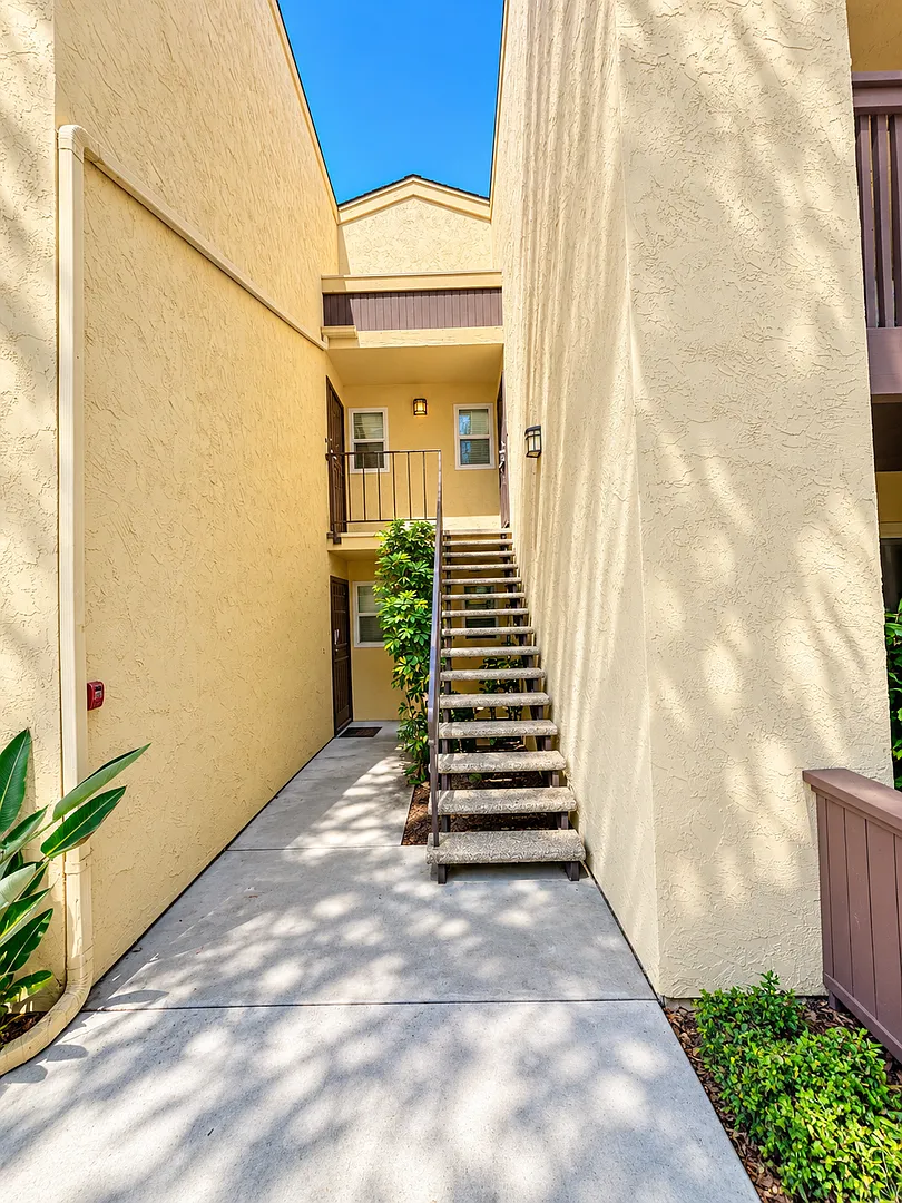 Move-In Ready 1BR Condo | Private Balcony | Pool & Gym | Parking Included — Photo 4