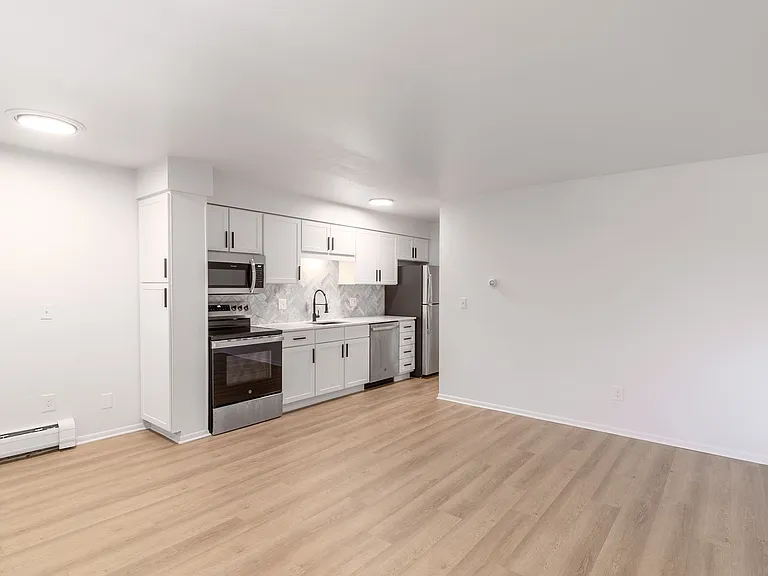 Garfield Apartments — Photo 14