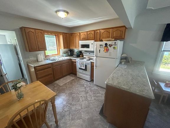 5th image of 324 E Spring St