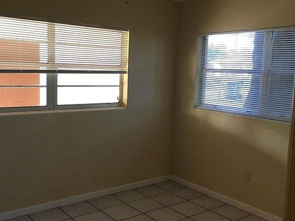 5th image of 305 Dixon Ave