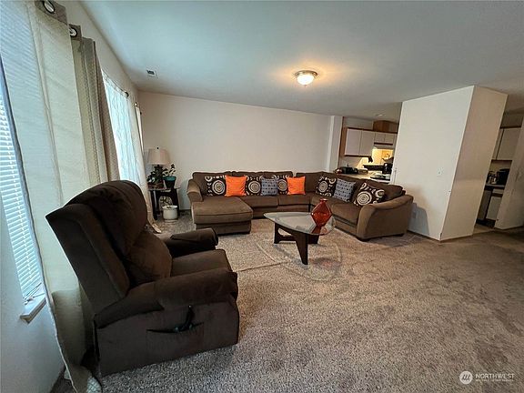 4th image of 4821 43rd Ln SE