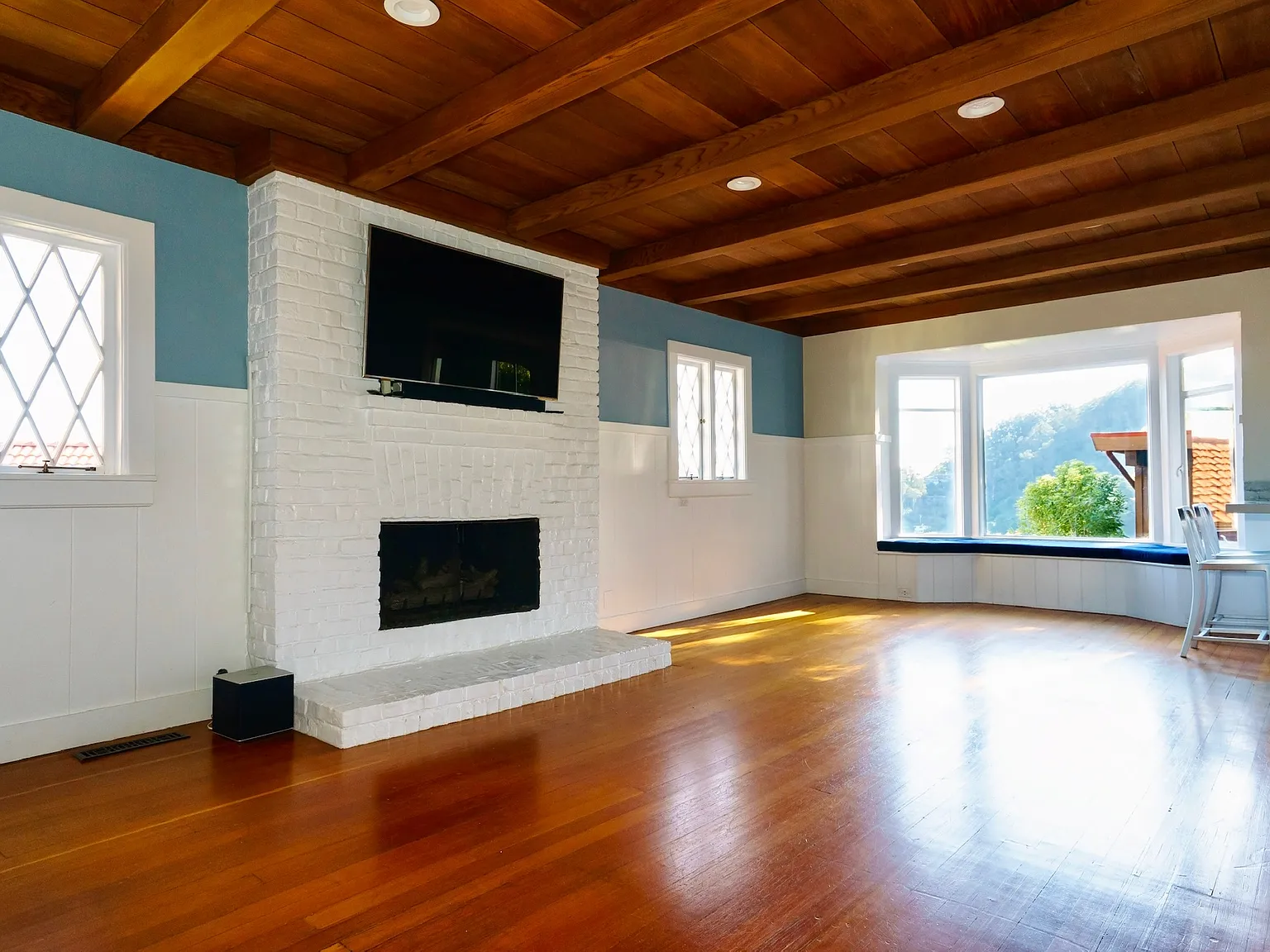 2 bed, 1300 sqft, $5,950 — Photo 3