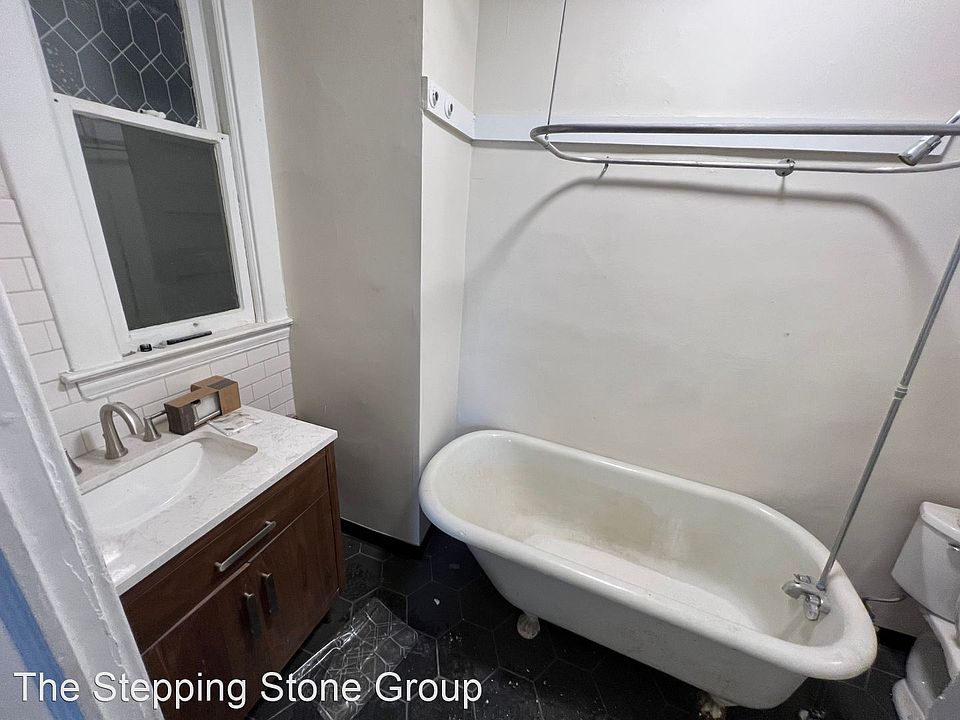 1st image of 1402 W 28th St #2