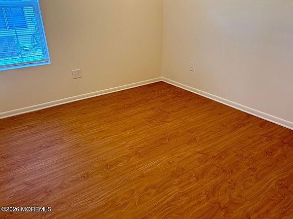 4th image of 548 Clark Ave #A