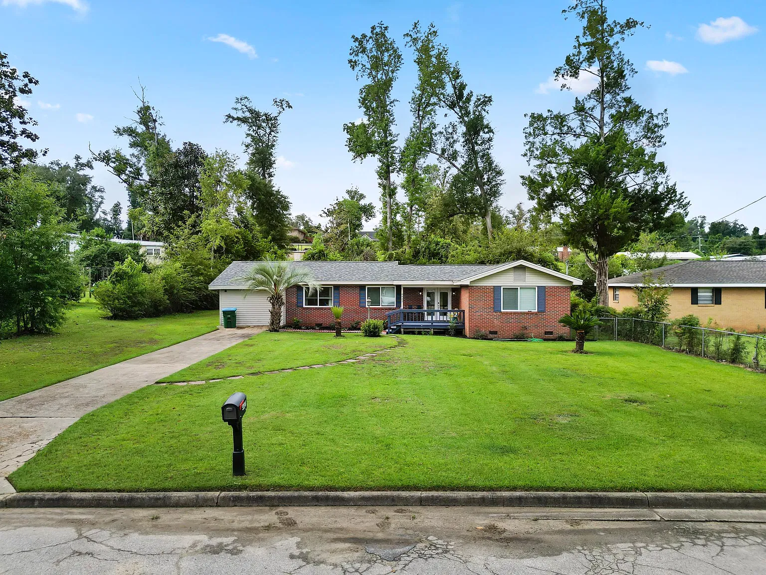 3 bed, 1.5 bath, 1440 sqft, $3,000 — Photo 2