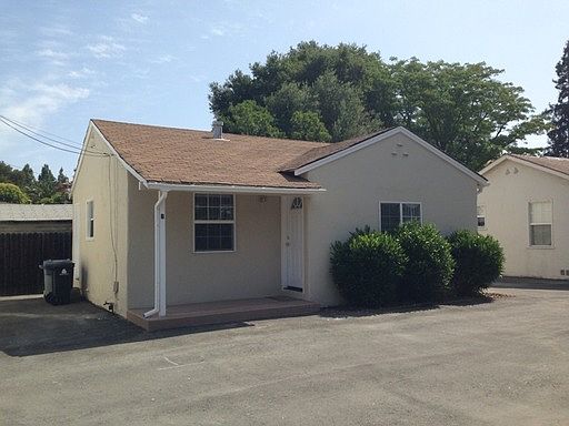 2nd image of 299 Mariposa Ave APT B