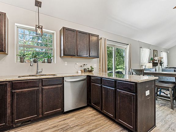 5th image of 990 S Foxgrove Dr
