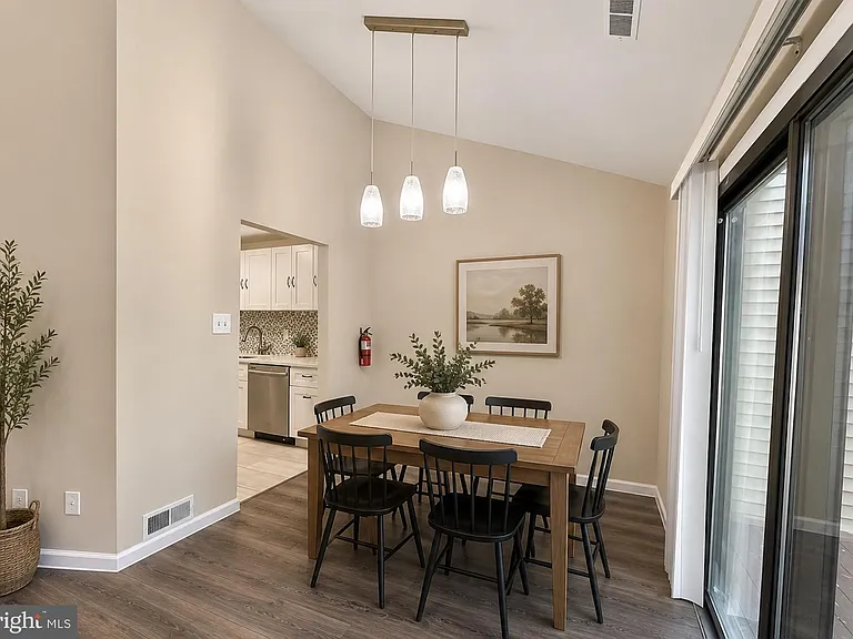 505B Cypress Point Cir #B — Photo 3