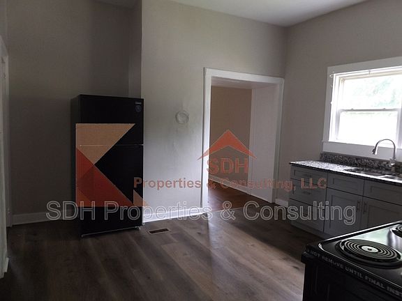 5th image of 116 Aikman Ave