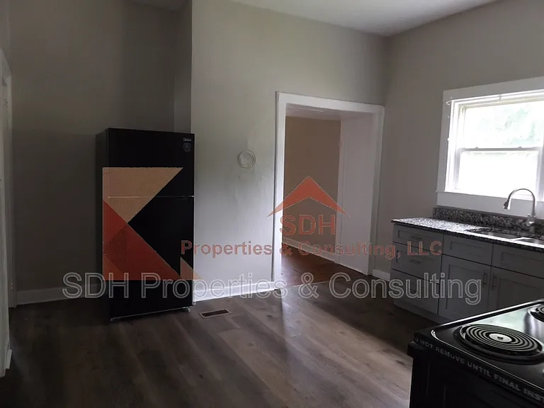116 Aikman Ave — Photo 6