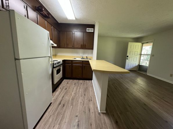 400 Cranbrook Ave SE APT 3