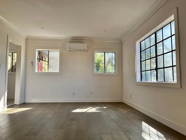 830 Laguna Ave — Photo 20