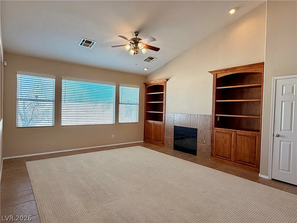 3 bed, 2.0 bath, 1924 sqft, $2,500 — Photo 3