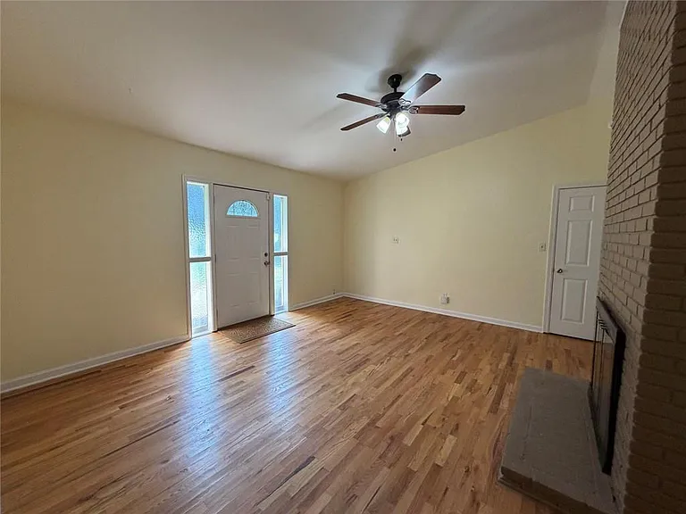 2720 Hollywood Dr — Photo 4