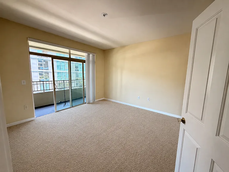 1501 Front St #421 — Photo 7