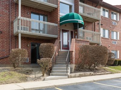 840 N Lakeside Dr APT 2D, Vernon Hills, IL, 60061