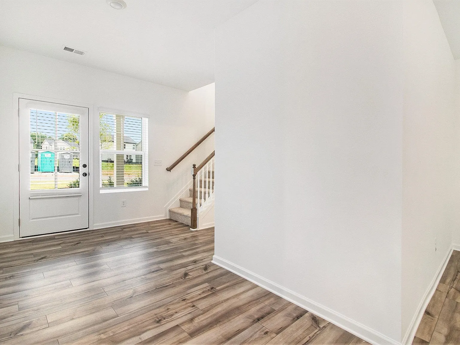 4 bed, 2.5 bath, 2006 sqft, $2,350 — Photo 3