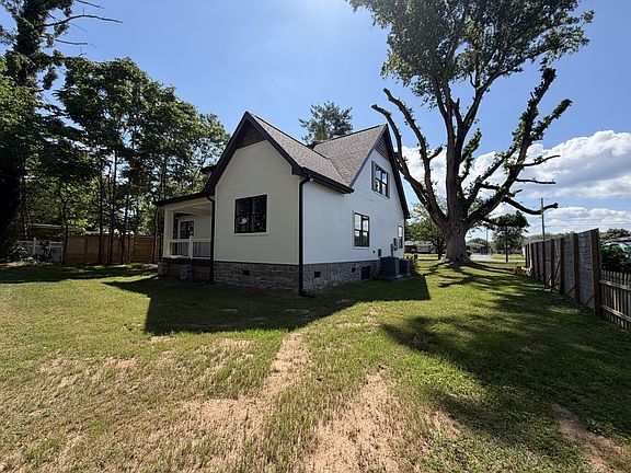 3rd image of 404 Boyd Ave