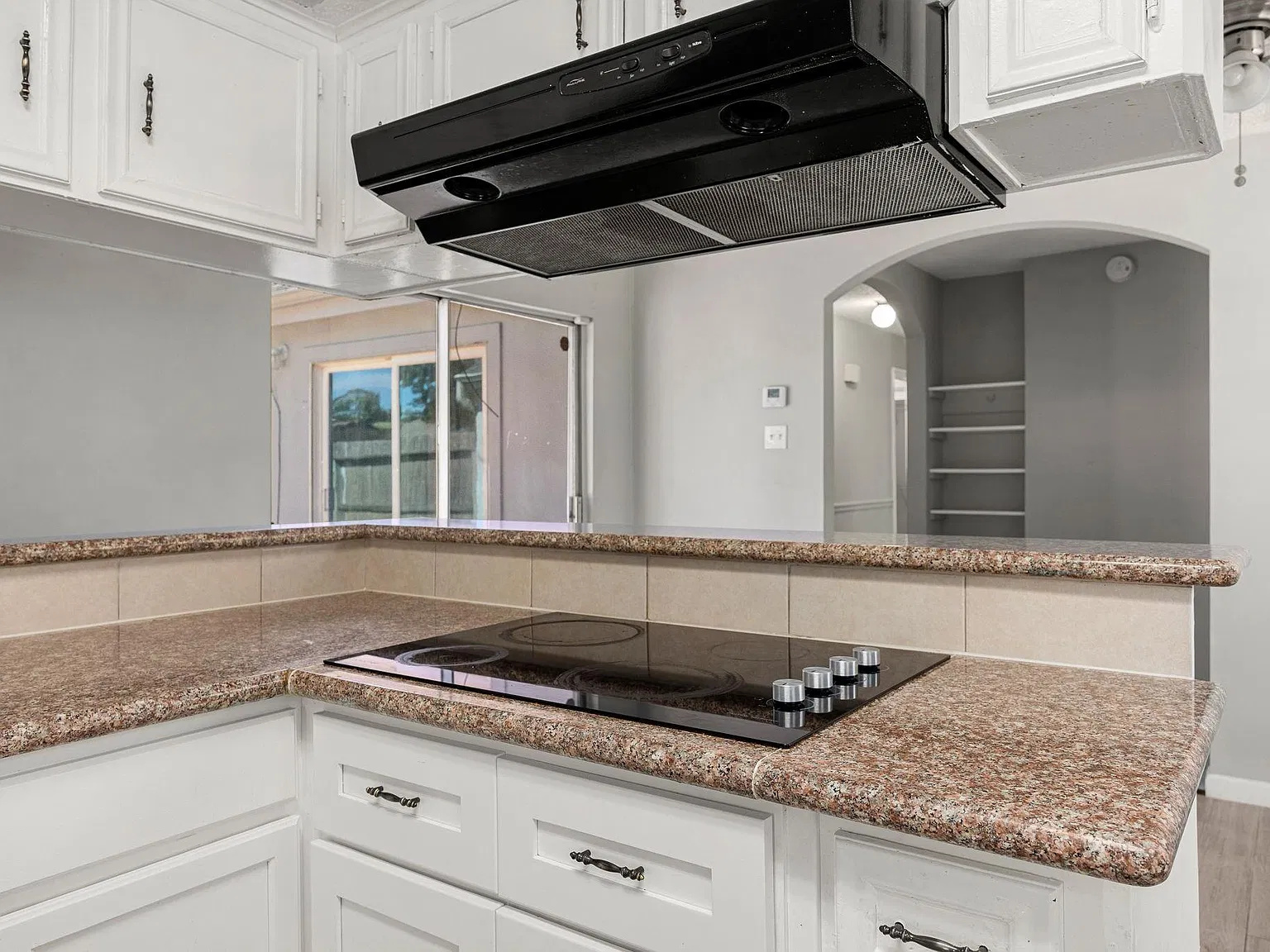 4 bed, 2.0 bath, 1905 sqft, $1,800 — Photo 4
