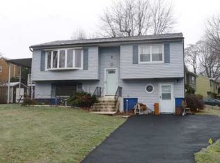 2 Robert Ct, Nanuet, NY 10954