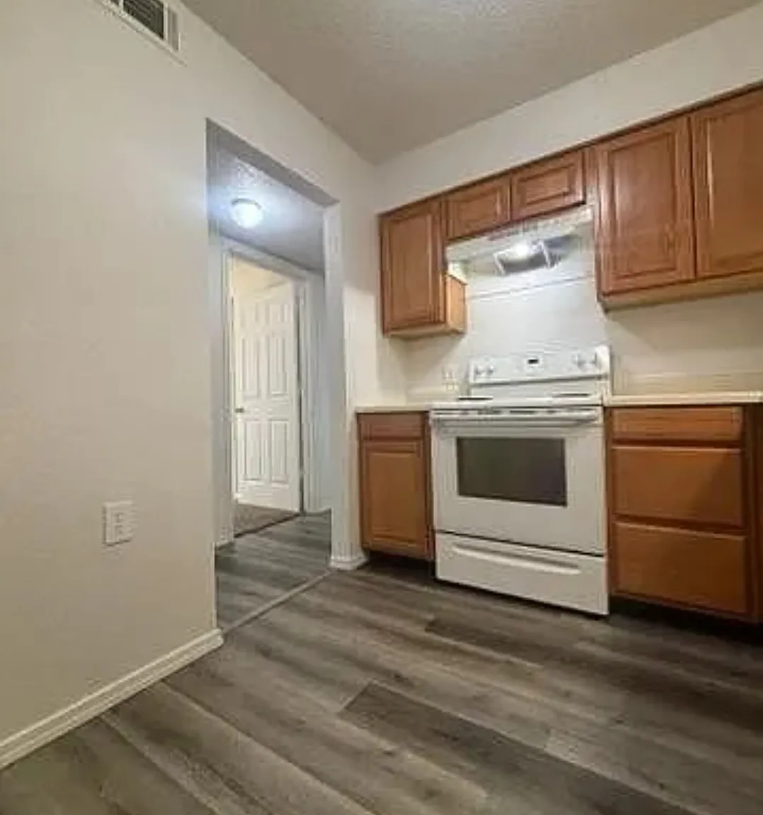 416 S Main St — Photo 2