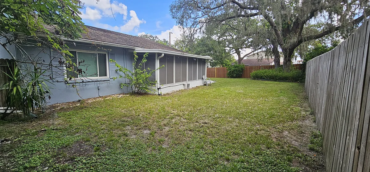 Building Photo - 14729 Tall Tree Dr