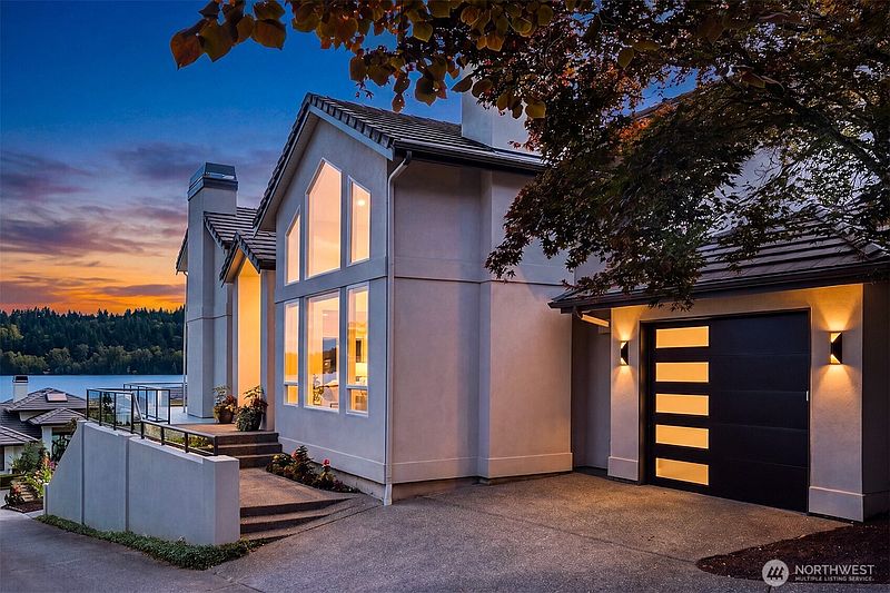 2nd image of 3246 W Lake Sammamish Parkway NE