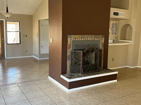 4th image of 640 Cumbrian Ln