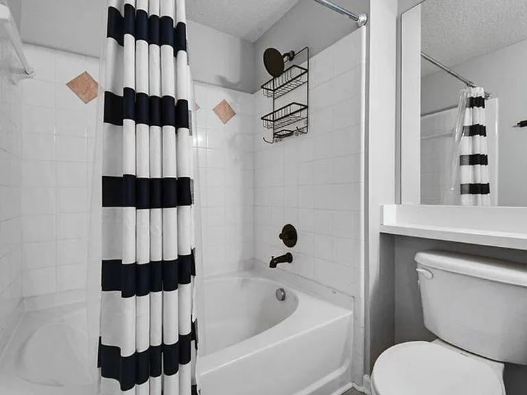 7302 Myrtlewood Cir W — Photo 17