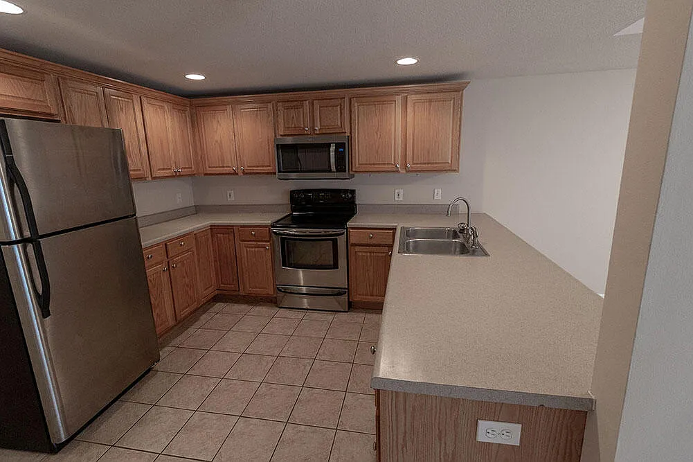3 bed, 3.0 bath, 1738 sqft, $1,850 — Photo 4