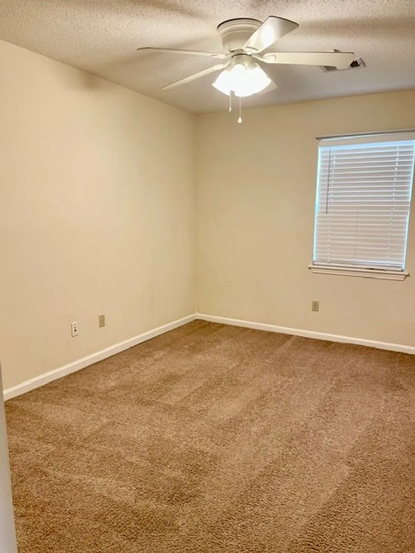 Convenient 3-bedroom, 2-bath home near Campus — Photo 4