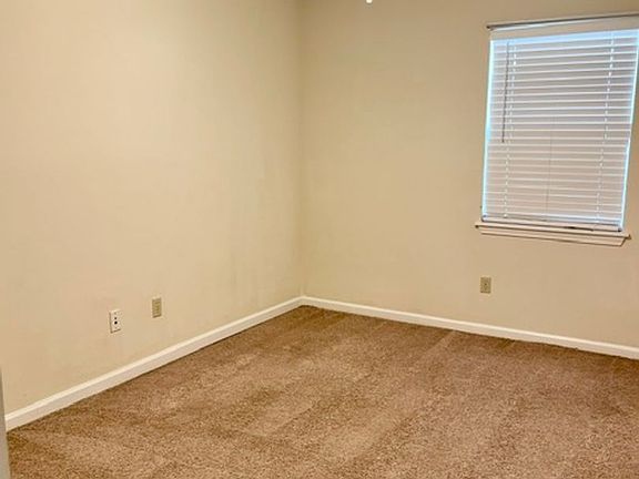 4th image of 1428 Southern Gardens Dr