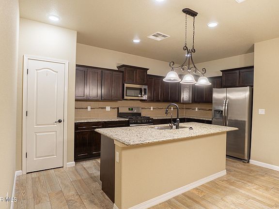 3rd image of 2032 Thomas Lackland St